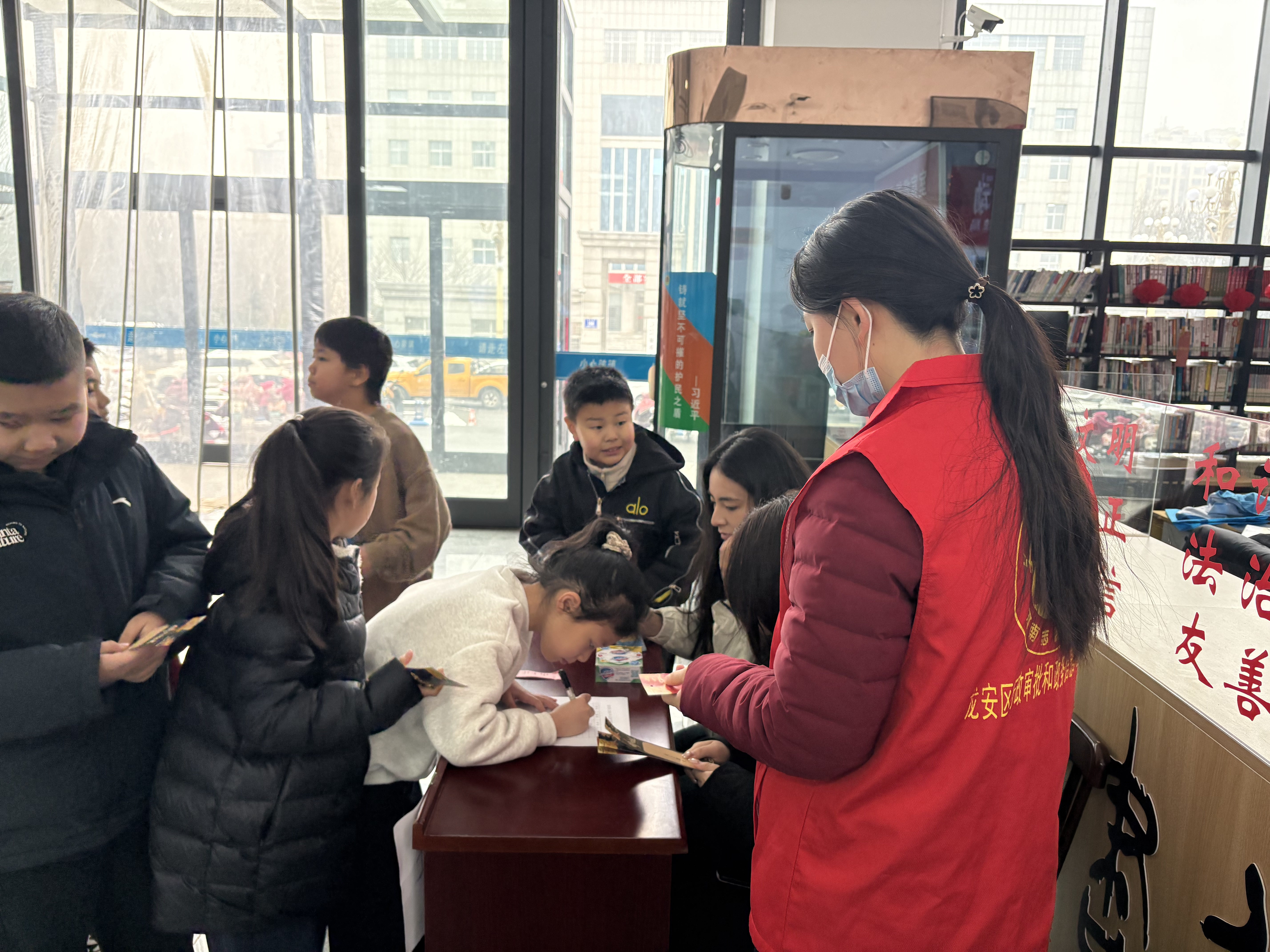 ag娱乐官网行政审批和政务信息管理局:甲骨书香融雅趣灯谜竞猜庆元宵 ag娱乐官网